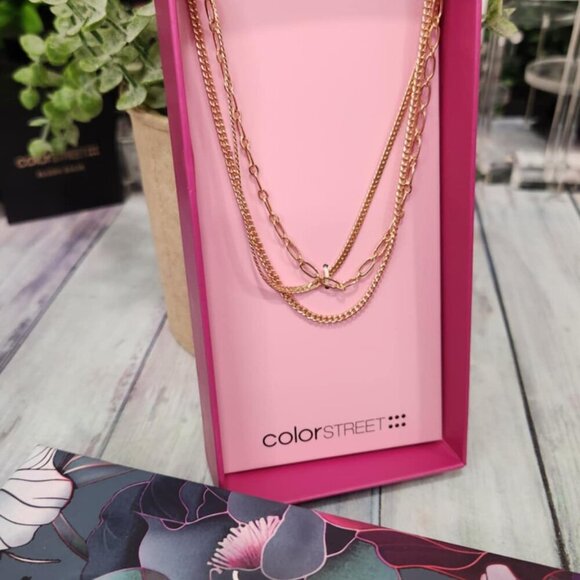 Color Street 3 Layered Gold plated necklace - Picture 5 of 6